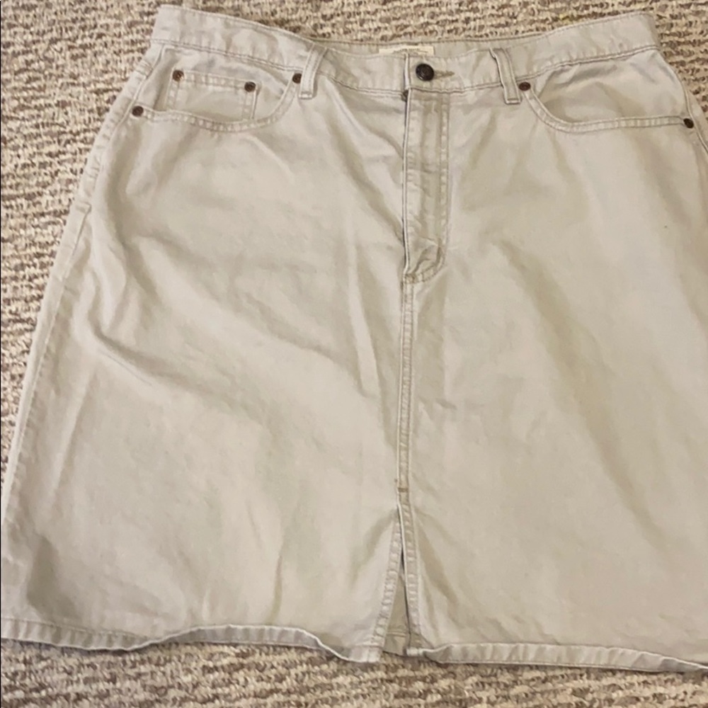 beige skirt
